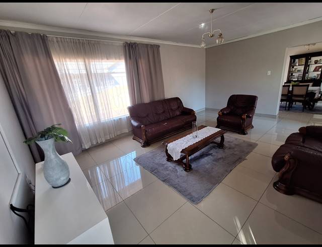 3 BEDROOM HOUSE FOR SALE IN VANDERBIJLPARK SE 6
